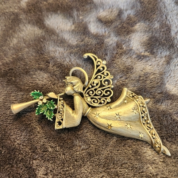 Vintage Angel Brooch Set Of 3 with Gold and Silver Tones - Picture 4 of 14